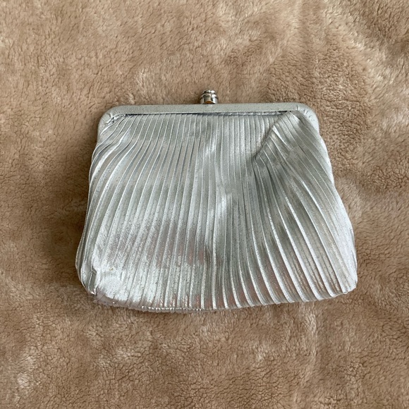 Silver pleated chain clutch purse - Picture 2 of 8